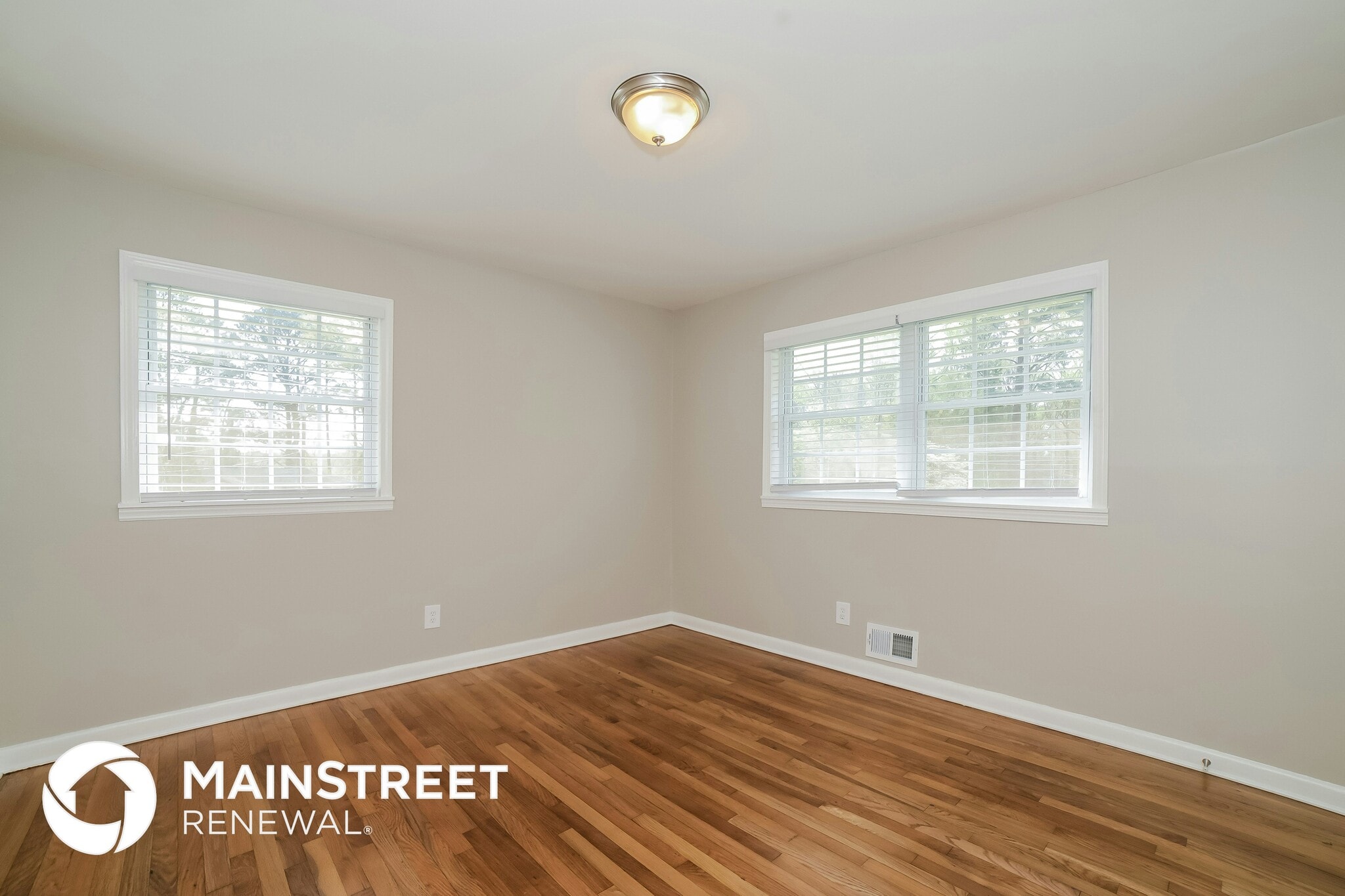 Building Photo - 3553 Highwood Dr SW