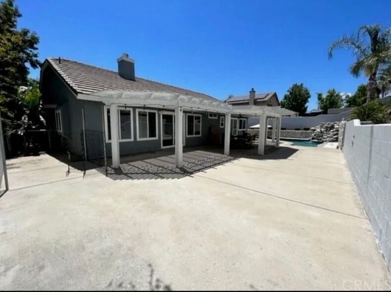 Building Photo - 2982 Briarwood Dr