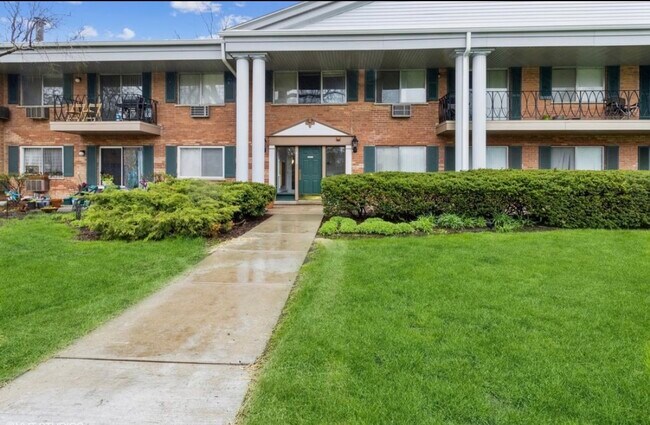 Building Photo - 2323 S Goebbert Rd