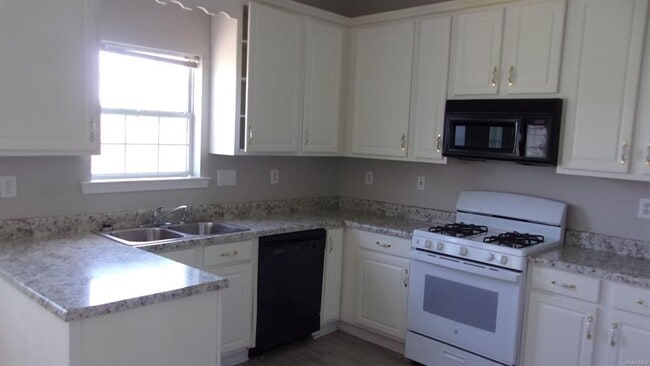 Building Photo - 826 Bluegrass Dr