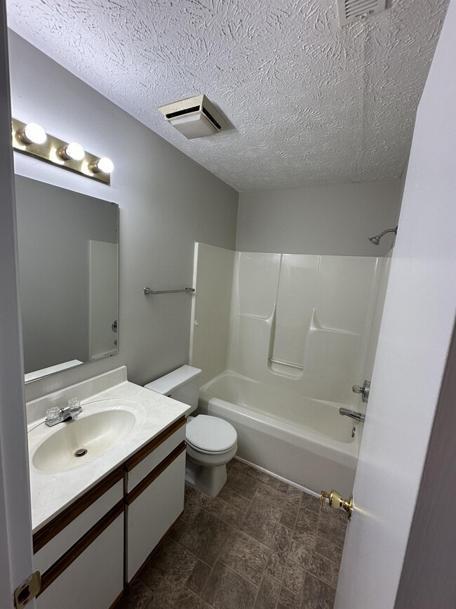 Building Photo - 3371 Galleria Dr