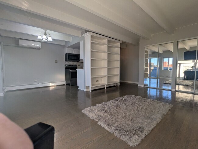 Building Photo - FABULOUS PEARL STREET CONDO IN SECURE BLDG...