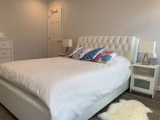 Primary Photo - 152 W 9th St