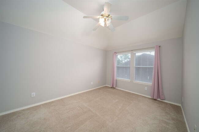 Building Photo - 3627 Midland Dr