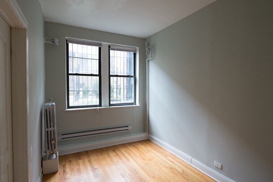 Building Photo - 4619 N Paulina St