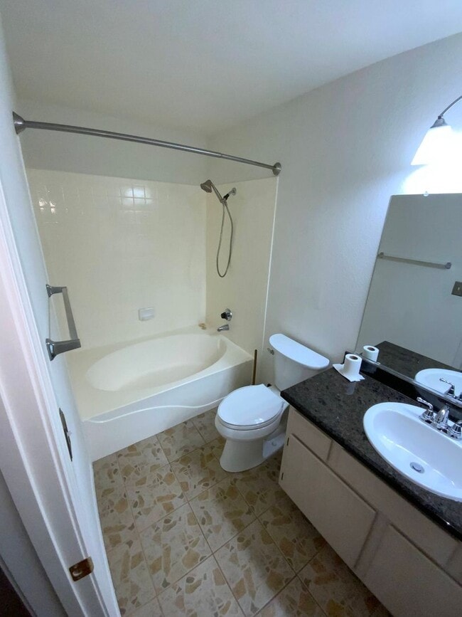 Building Photo - BLACK MTN AREA CLOSE TO FREEWAY! Large Henderson Condo in Big Horn Community