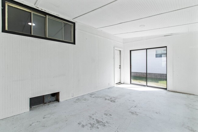 Building Photo - Charming 3- Bedroom Home in Newark