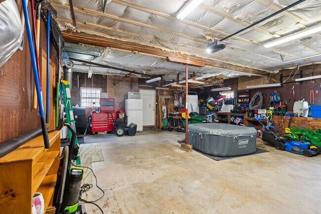 Building Photo - 1087 Littlefield Rd