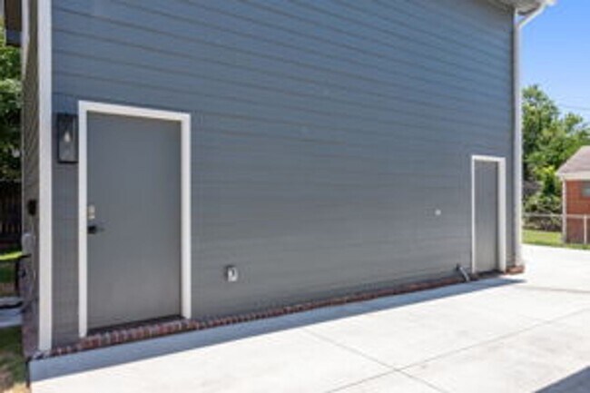 Building Photo - Newer construction - garage apartment available for rent!