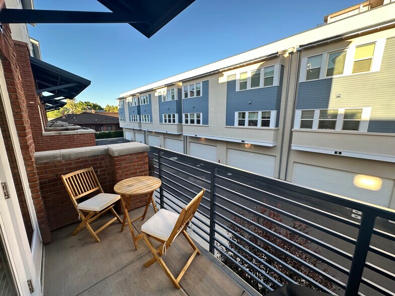 Building Photo - 808 N 4th Ave