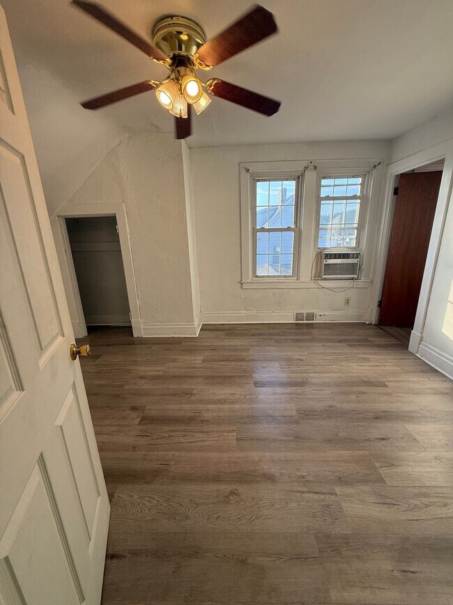 Building Photo - 2-Bedroom 1 Bath House with Spacious Entertaining Porch