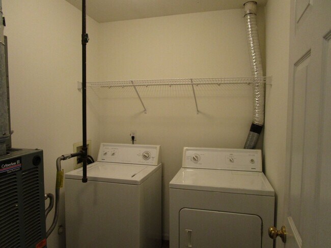 Building Photo - 5001-5003 Betty Jean Way