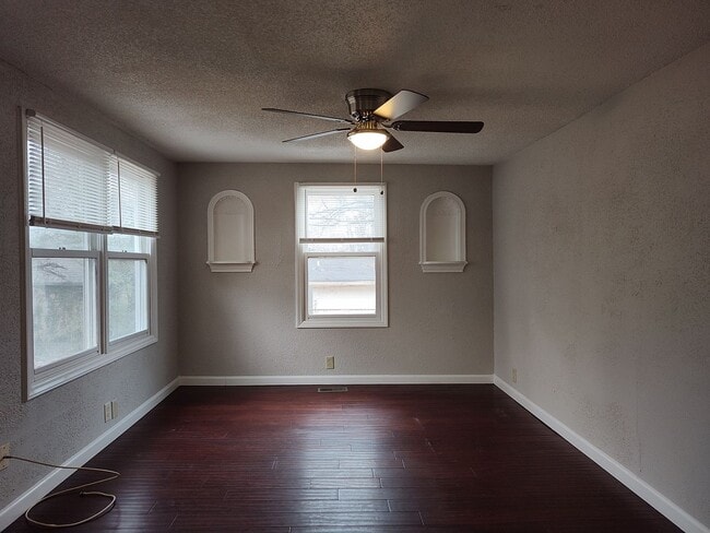 Building Photo - Move-in Ready duplex located in The Rockwell Park Community!