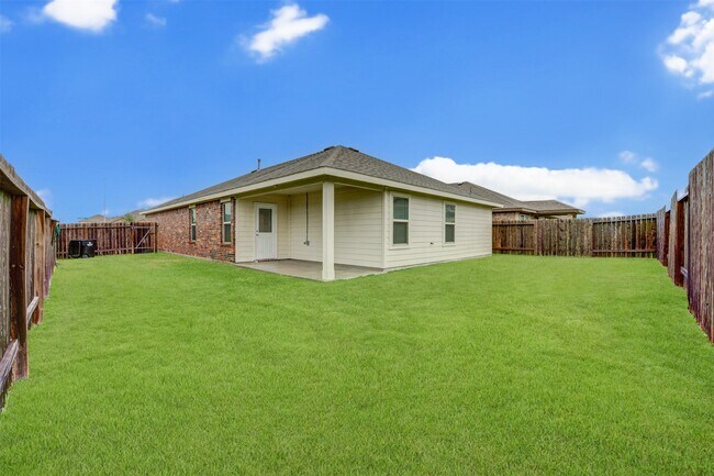 Building Photo - 8002 Carillon Way