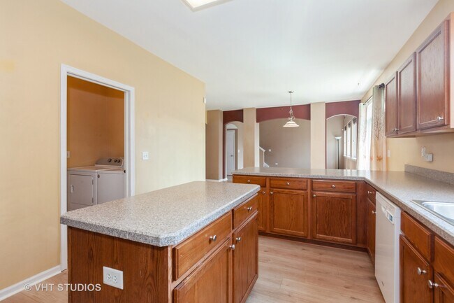 Building Photo - 14712 Independence Dr