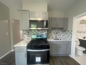 Building Photo - 160 12th Ave