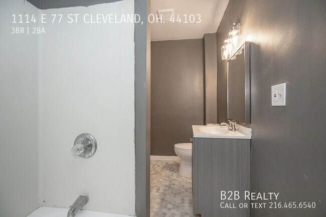 Building Photo - 1114 E 77th St