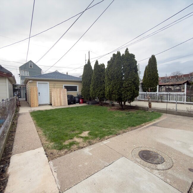 Building Photo - 4232 S California Ave