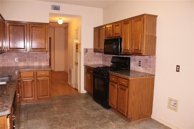 Building Photo - 2141 Surrender Ave