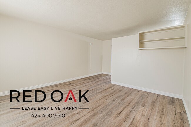 Building Photo - 4900 Clair Del Ave