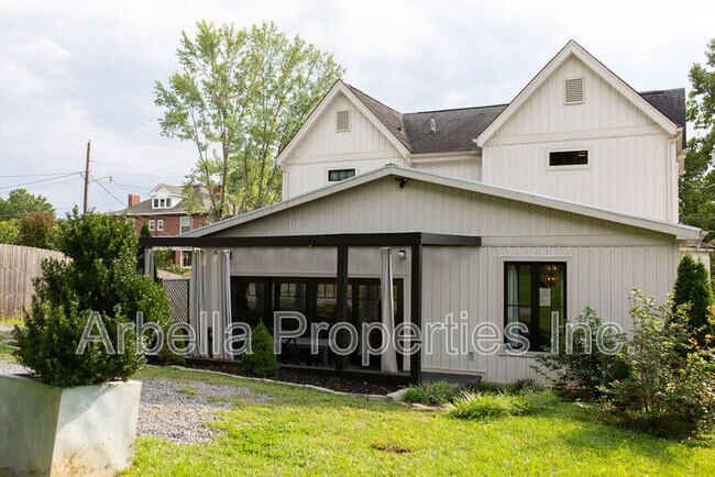 Building Photo - 511 Alabama St