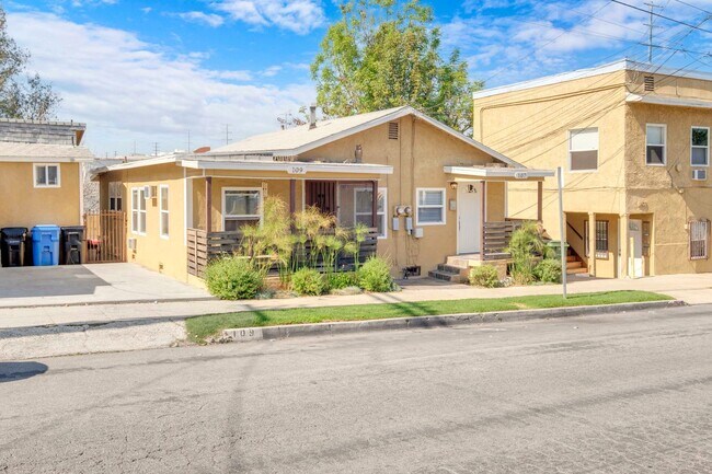 Building Photo - Bungalow style apartment on a quiet property is now available!