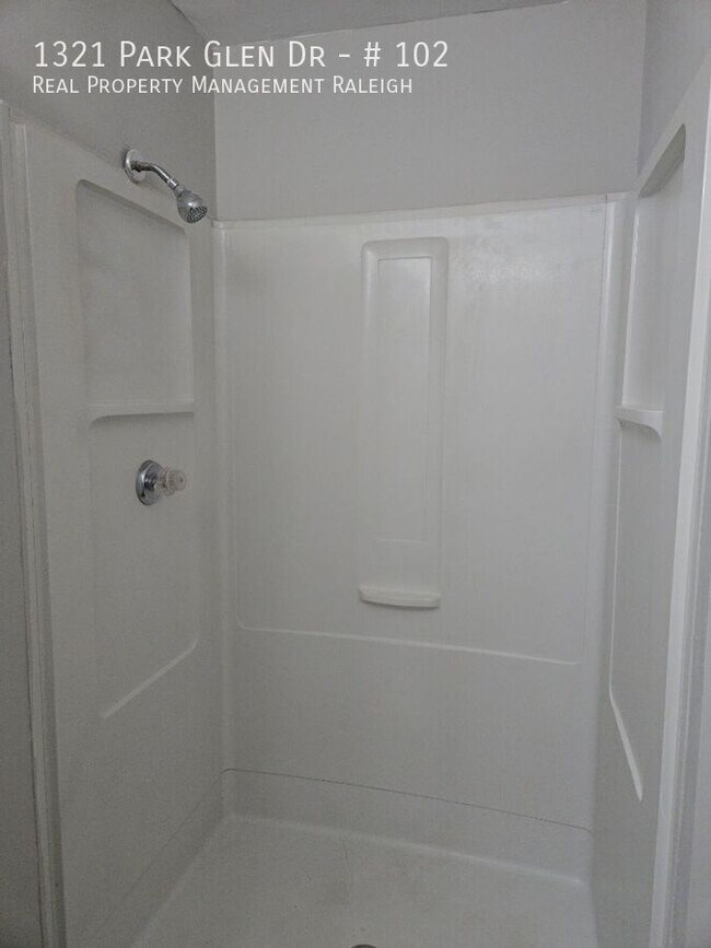 Building Photo - 1321 Park Glen Dr