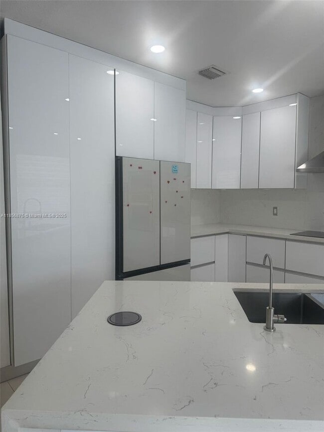 Building Photo - 3521 W 86th Terrace