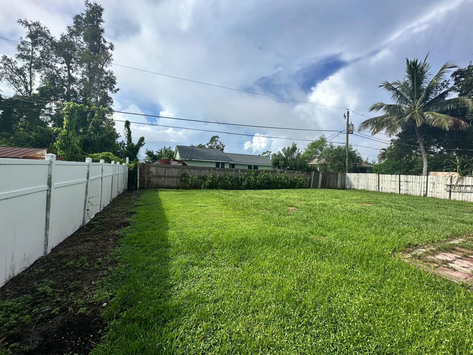 Building Photo - 9044 Pineapple Rd