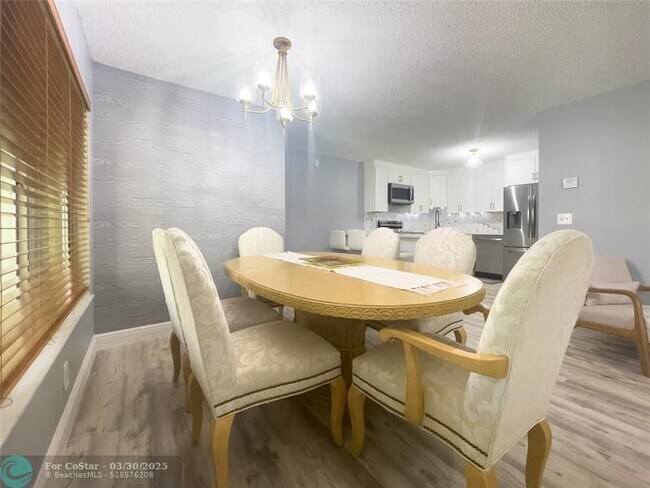 Building Photo - 340 Knotty Pine Cir