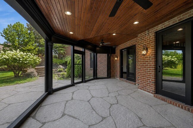 Building Photo - 678 Canterbury Dr