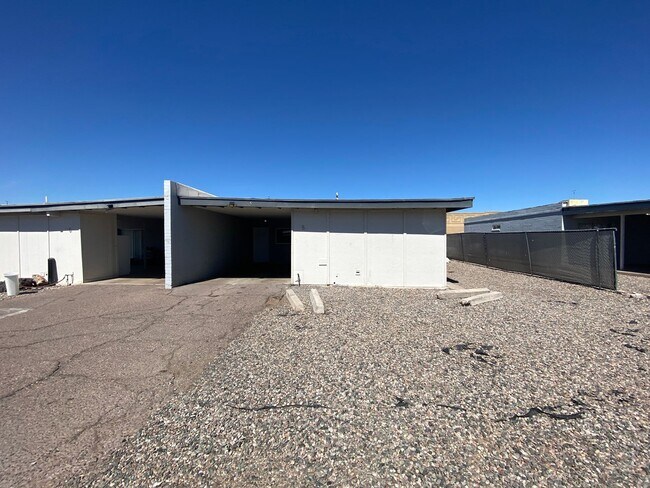 Building Photo - Charming 2 Bedroom, 1 Bathroom with private carport