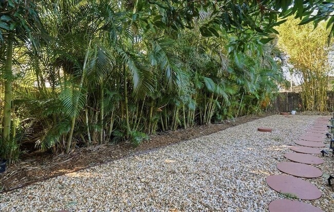 Building Photo - 6808 Friendship Dr