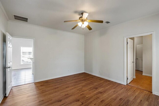 Building Photo - 289 Heatherwood Dr