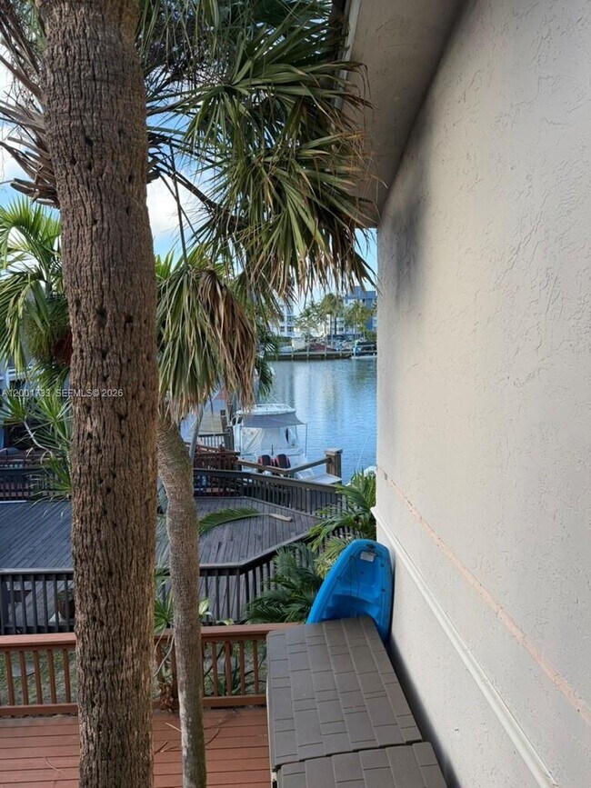 Building Photo - 2661 NE 164th St