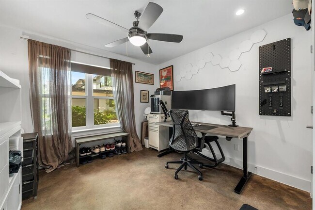 Building Photo - 1303 Azie Morton Rd