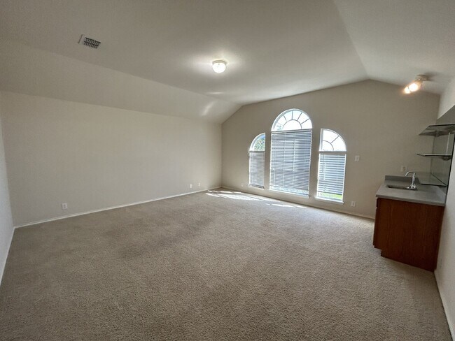 Building Photo - 5 Bedrooms house at Roger Ranch ready to m...