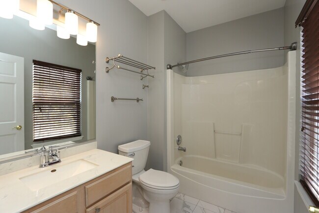 Building Photo - 3333 Stratford Ct