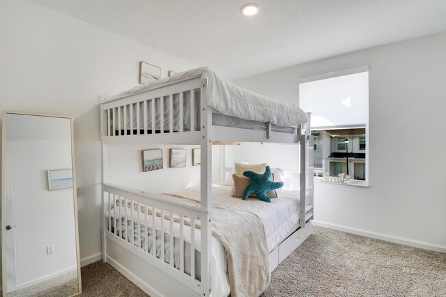 Building Photo - 5719 SE Edgewater Cir