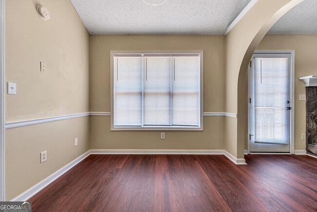Building Photo - 1510 Twin Manor Dr