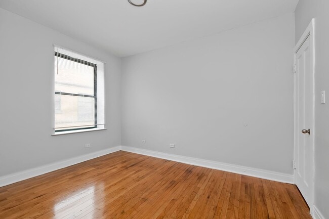 Building Photo - Beautiful 2 Bedroom in South Shore