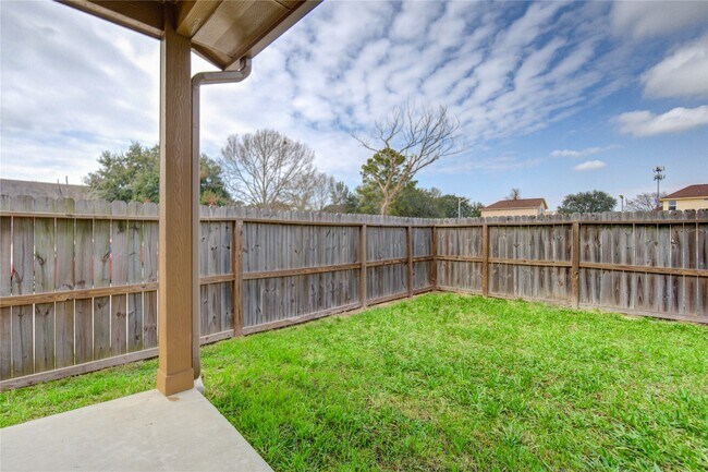 Building Photo - 12726 Plummersville St