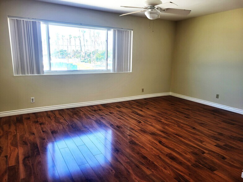 Building Photo - 1001 Seal Way