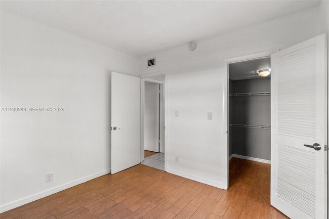 Building Photo - 4140 Woodside Dr