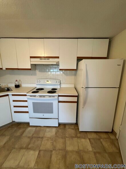 Building Photo - 20 Riverside St