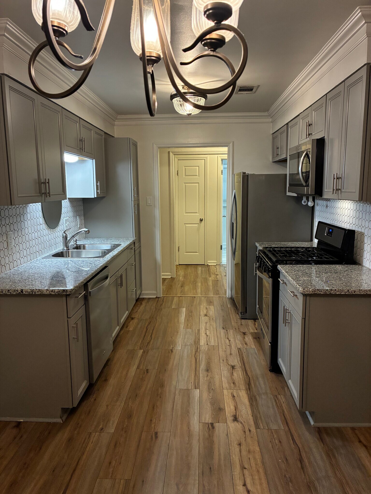 Building Photo - 20 Rosemunn Dr