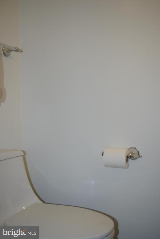 Building Photo - 5 Bayridge Ct