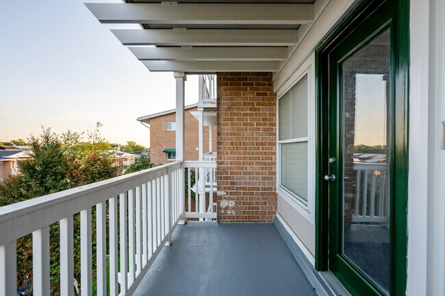 Building Photo - 2605 Douglass Pl SE