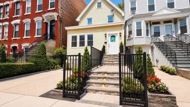 Building Photo - 68 Brinkerhoff St