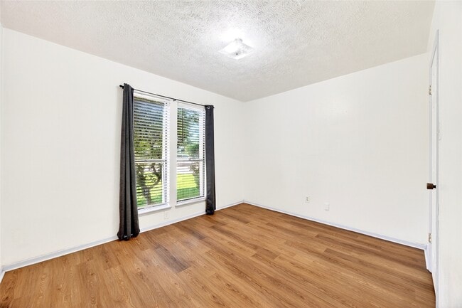 Building Photo - 3031 Shawnee Dr